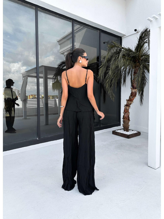 Siyah Askılı Kırışık Takım