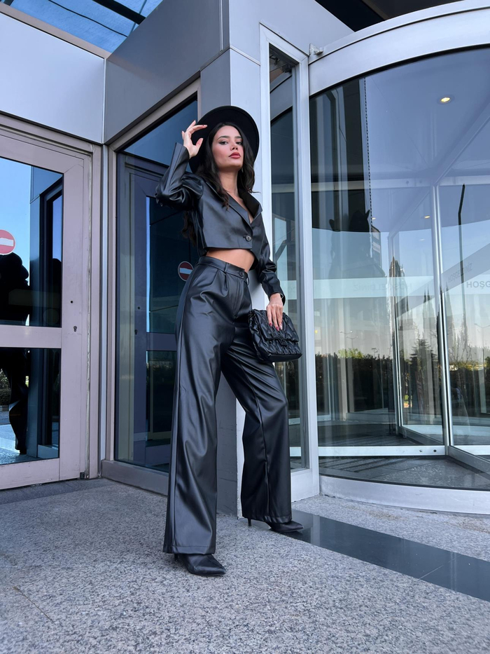 Siyah Crop Blazer Deri Takım