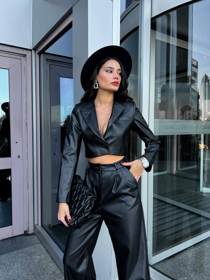 Siyah Crop Blazer Deri Takım