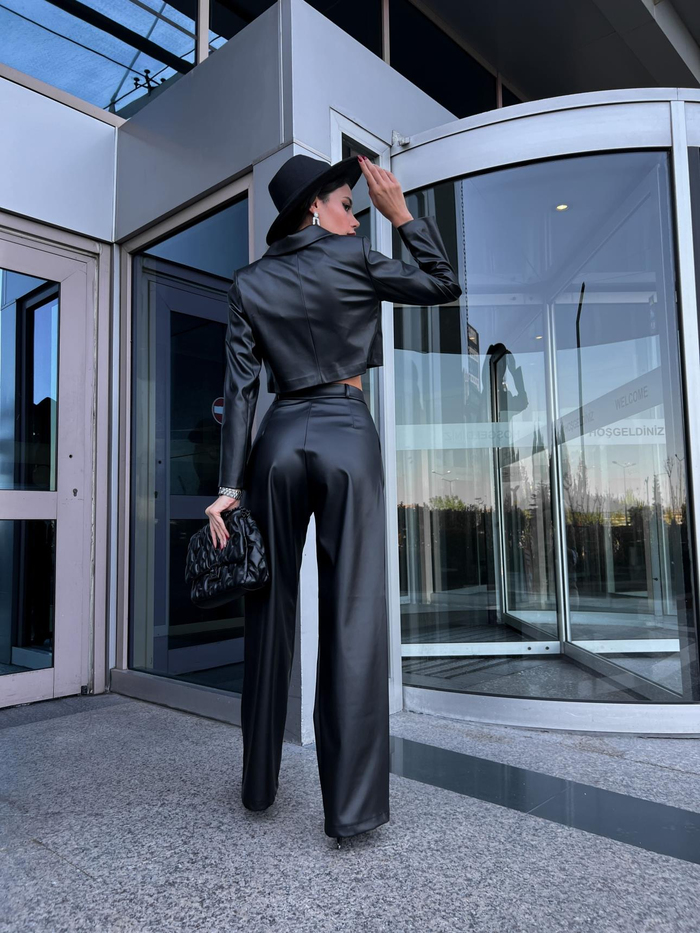 Siyah Crop Blazer Deri Takım
