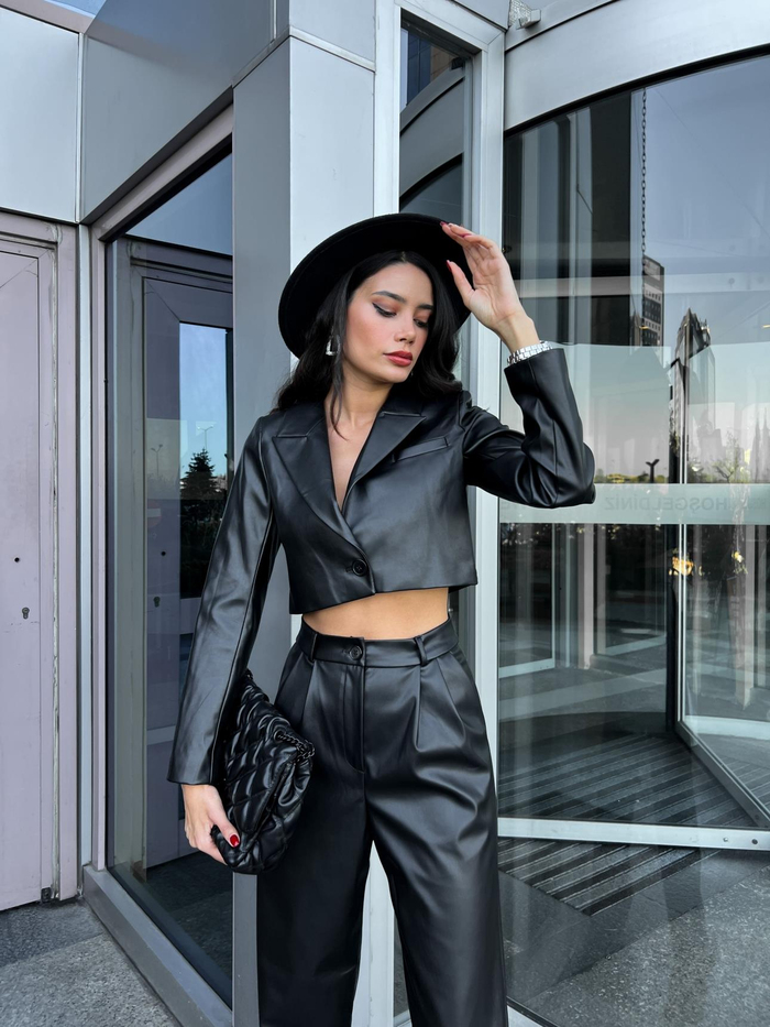 Siyah Crop Blazer Deri Takım