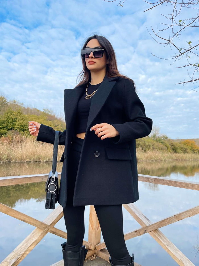 Siyah Deluxe Kısa Kaşe Kaban