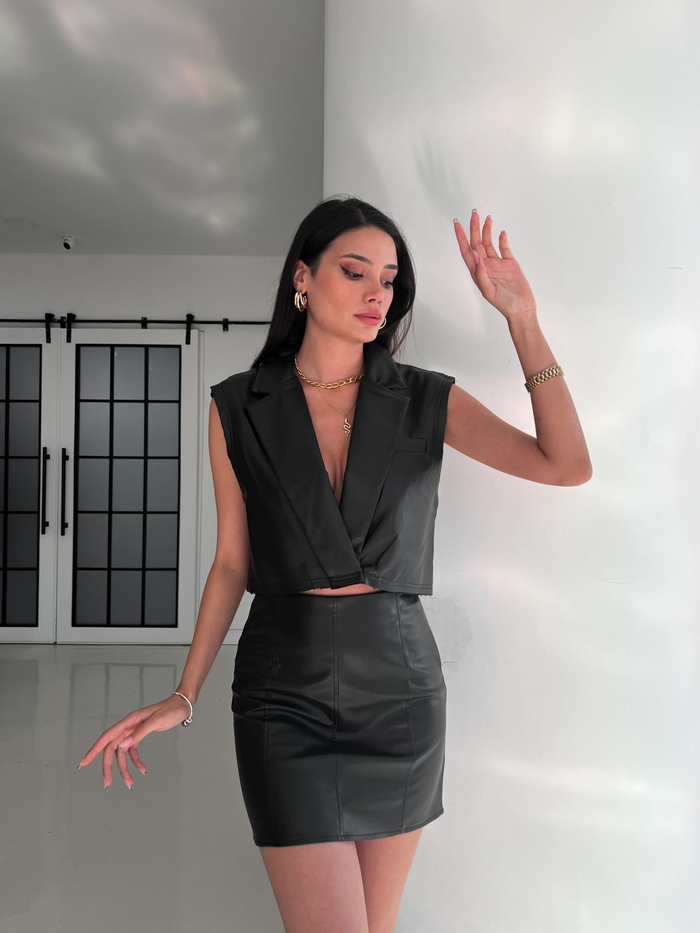Siyah Deri Crop Yelek