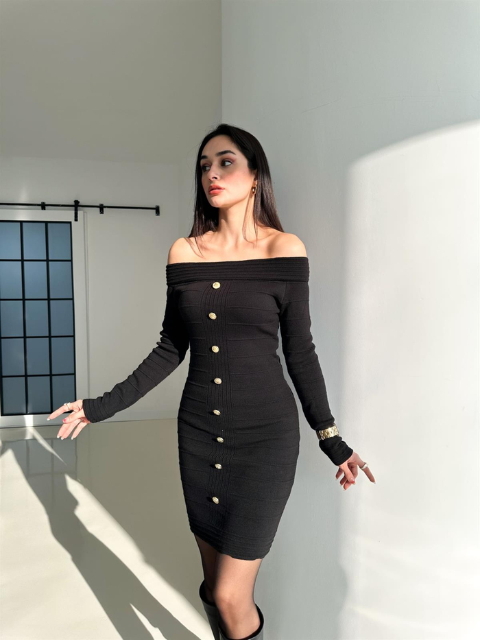 Siyah Düğmeli Dekolte Elbise