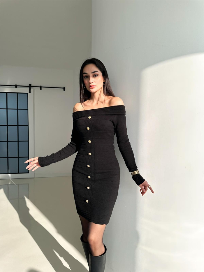 Siyah Düğmeli Dekolte Elbise