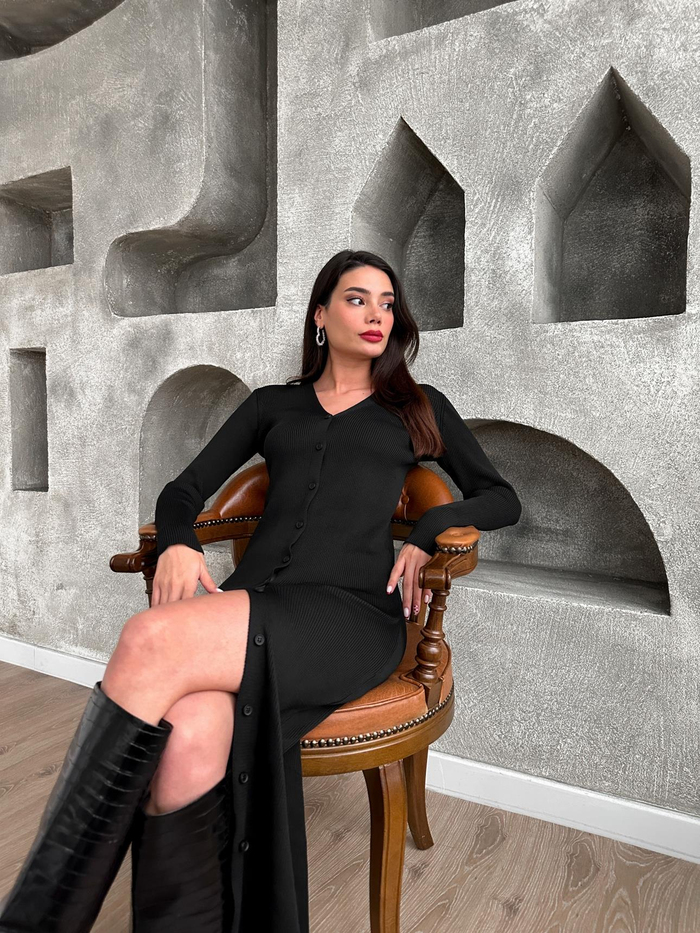 Siyah Düğmeli Uzun Triko Elbise