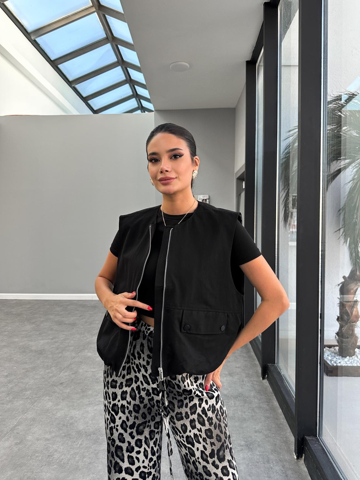 Siyah Fermuarlı Poplin Yelek