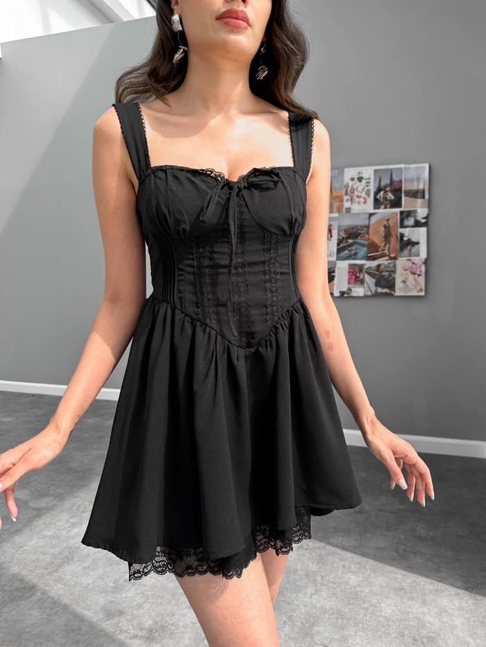 Siyah Gipürlü Mini Elbise