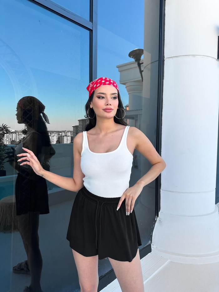 Siyah İçi Taytlı Kısa Şort