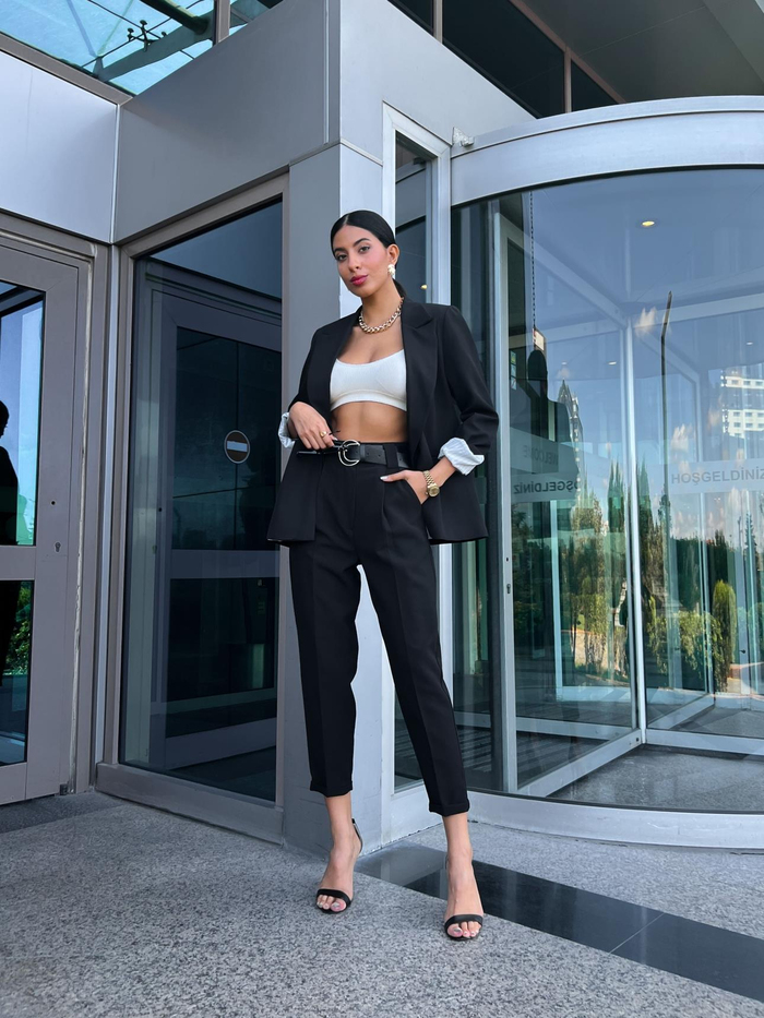 Siyah Kolu Katlamalı Blazer Ceket