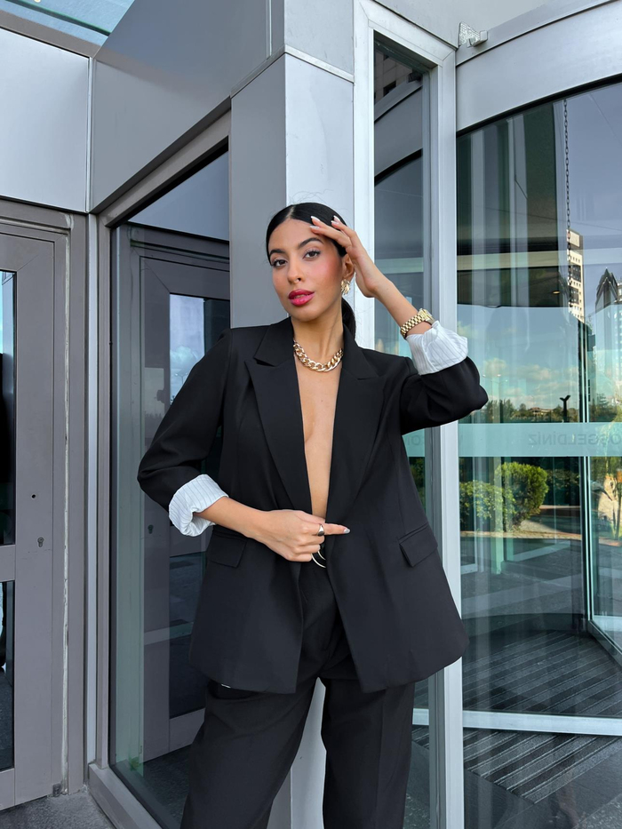 Siyah Kolu Katlamalı Blazer Ceket