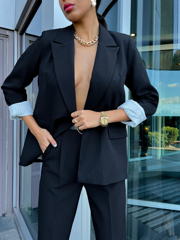 Siyah Kolu Katlamalı Blazer Ceket