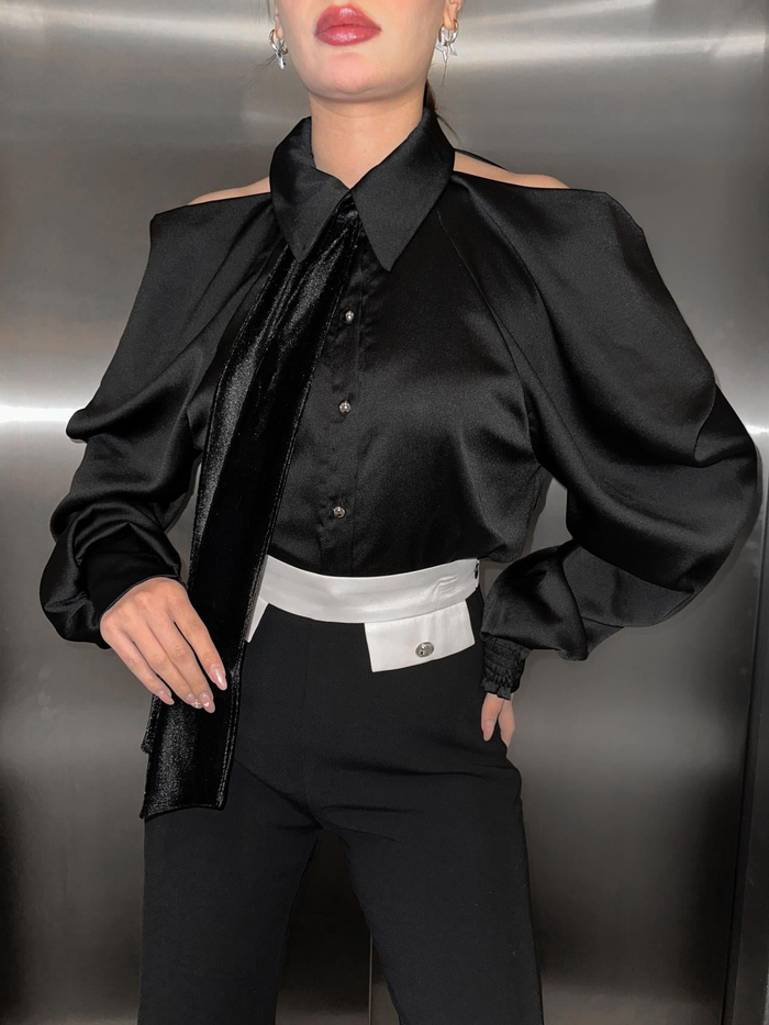 Siyah Omuz Dekolteli Gömlek