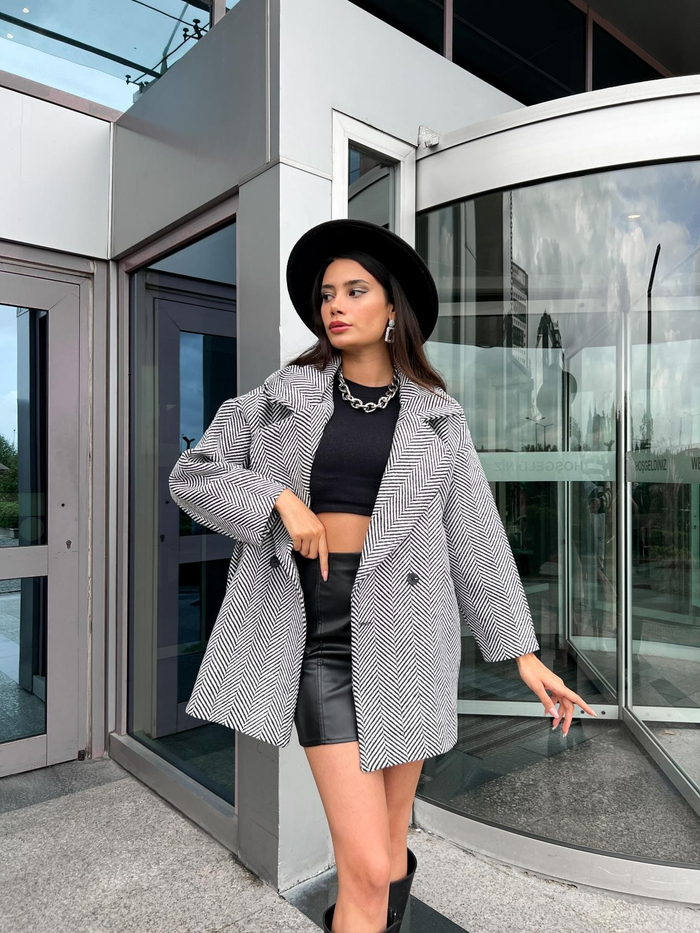 Siyah Oversize Balıksırtı Kaban