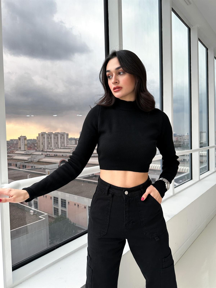 Siyah Sırtı Açık Kısa Kazak