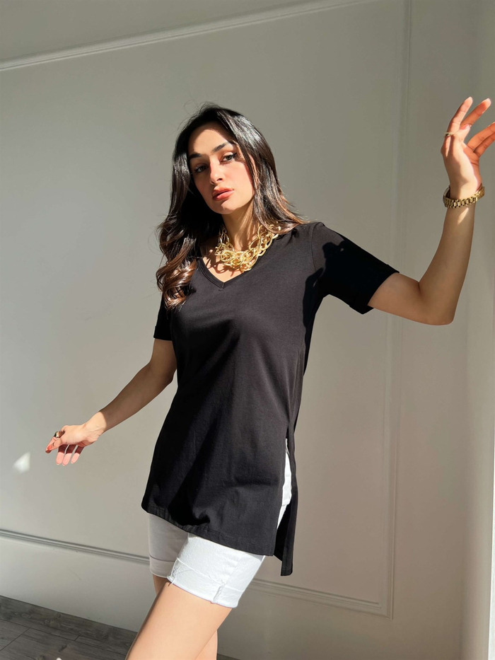 Siyah V Yaka Yırtmaçlı Tshirt