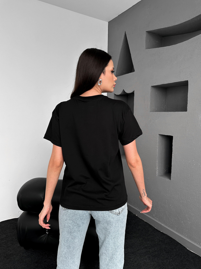 Siyah Yaka Taş İşlemeli Tshirt