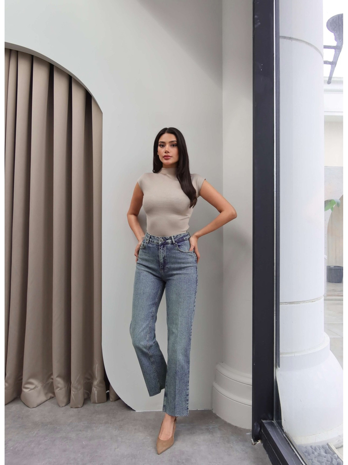 Straight Paça Kesik Jean