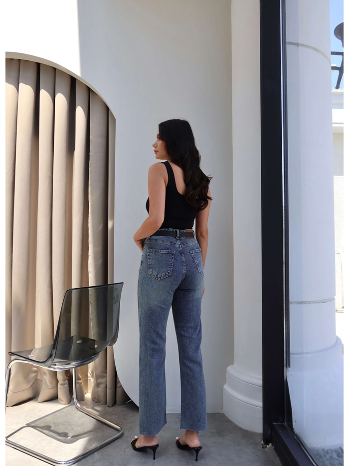 Straight Paça Kesik Jean