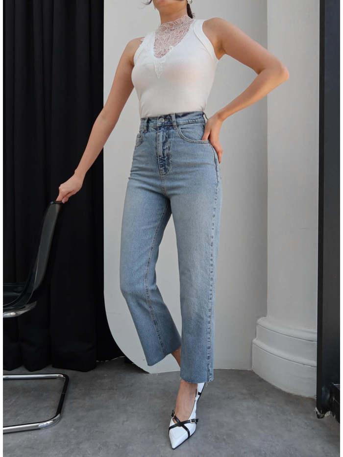 Straight Paça Kesik Jean