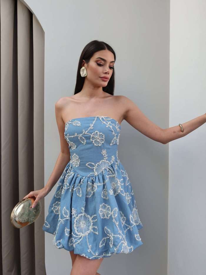 Straplez Çiçek Nakışlı Mini Elbise