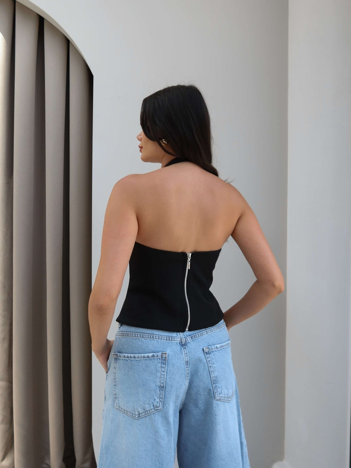 Süs Düğmeli Halter Yaka Bluz