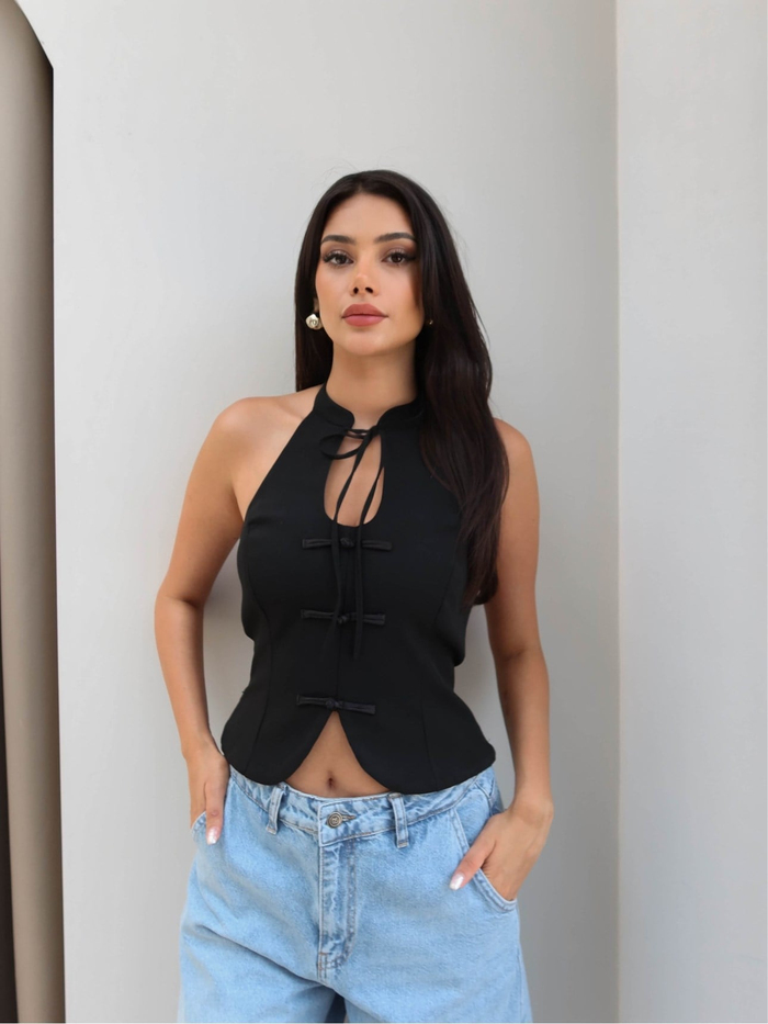 Süs Düğmeli Halter Yaka Bluz
