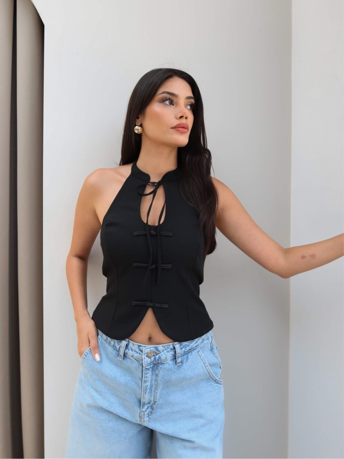 Süs Düğmeli Halter Yaka Bluz