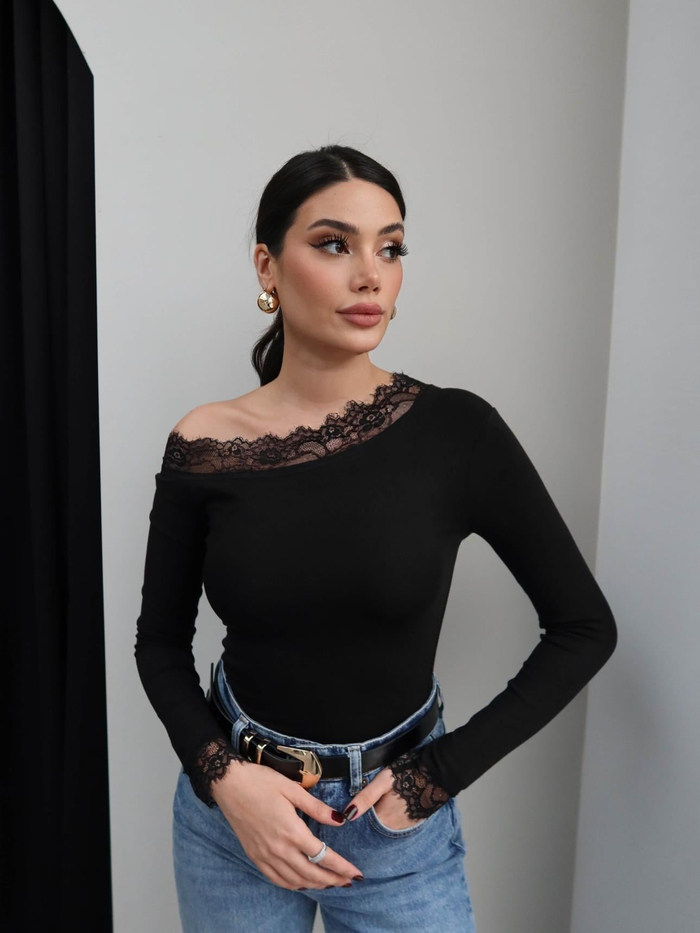 Tek Omuz Açık Dantelli Bluz