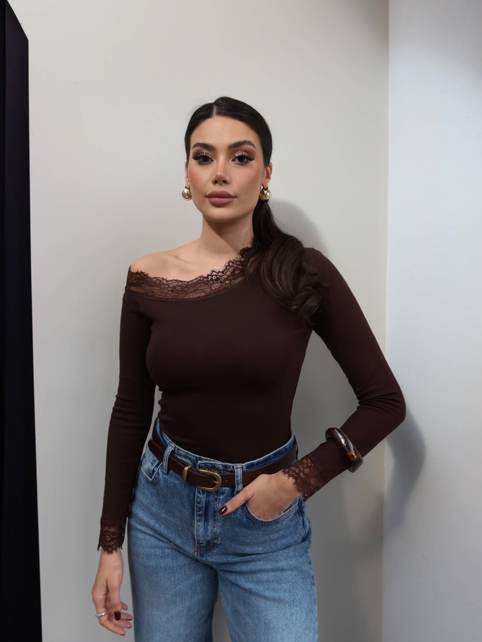 Tek Omuz Açık Dantelli Bluz