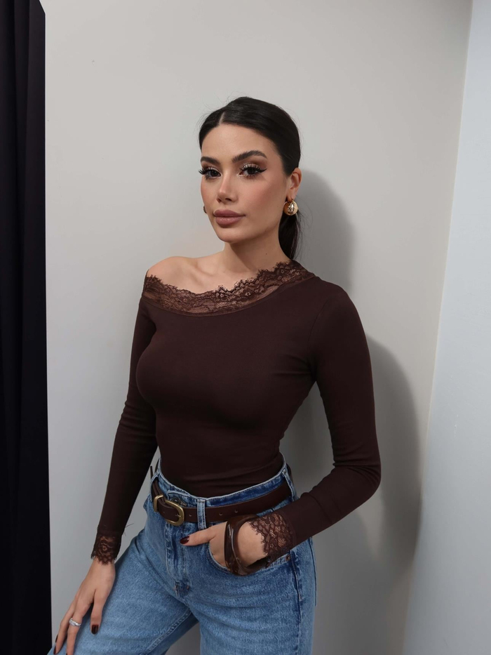 Tek Omuz Açık Dantelli Bluz