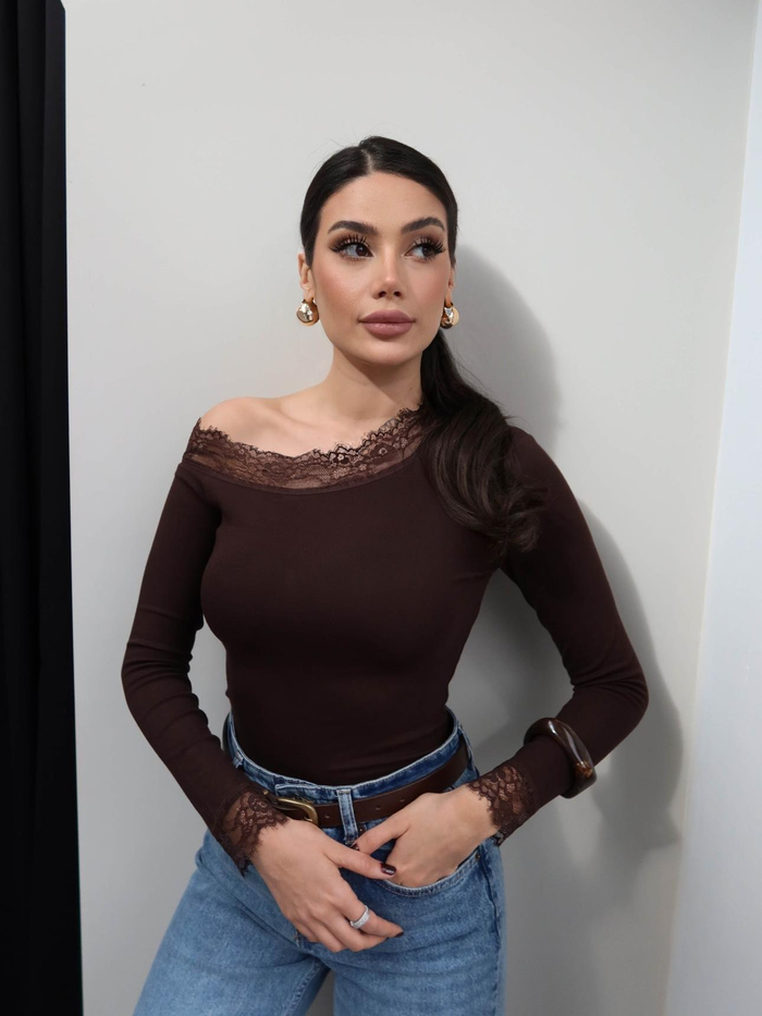 Tek Omuz Açık Dantelli Bluz