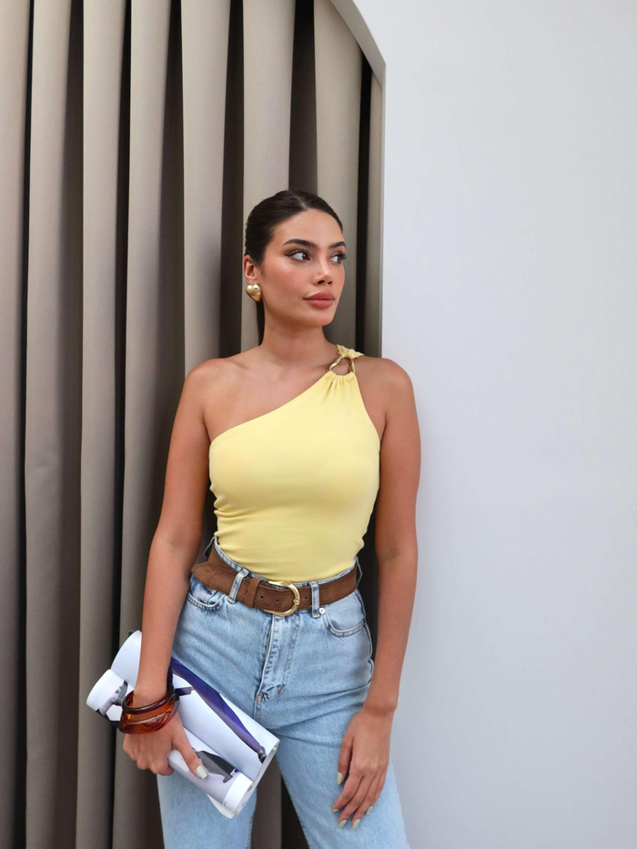Tek Omuz Aksesuarlı Bluz