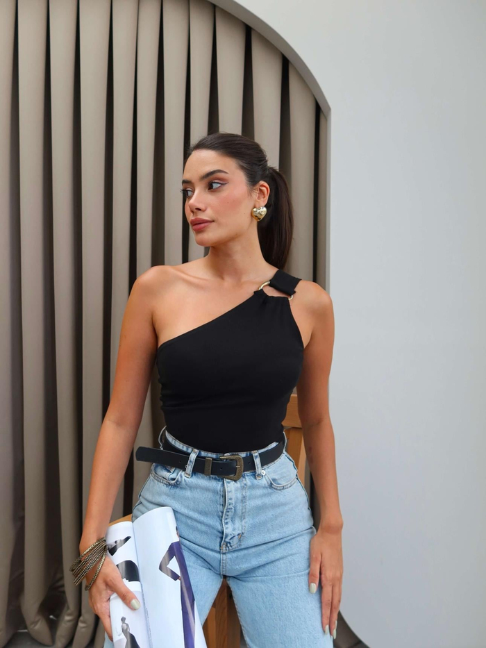 Tek Omuz Aksesuarlı Bluz