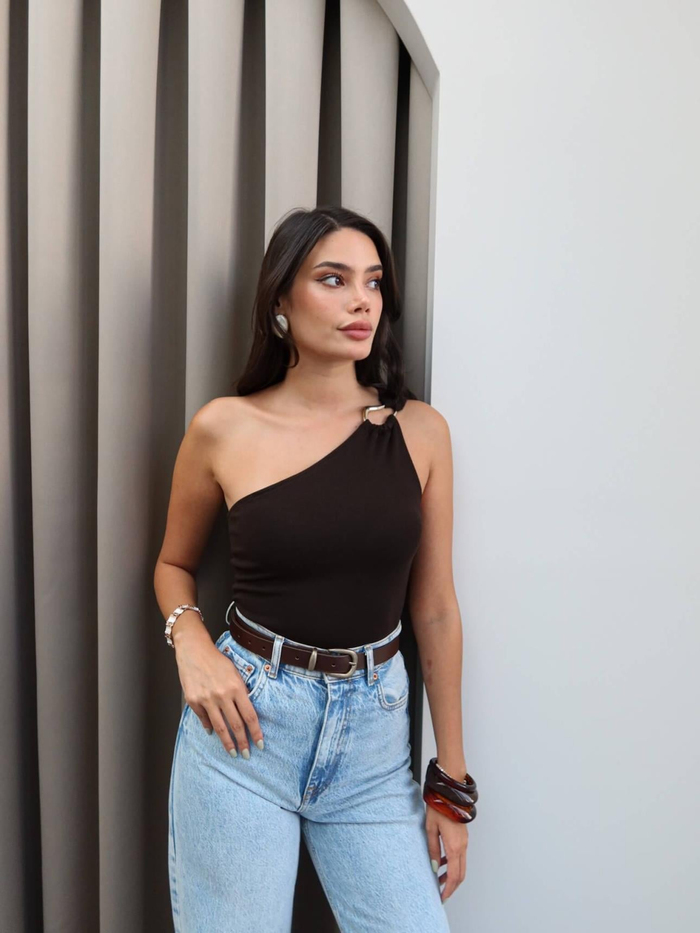 Tek Omuz Aksesuarlı Bluz