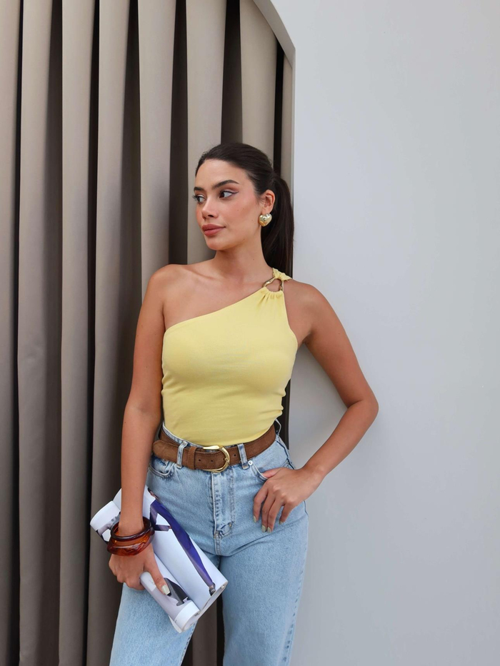 Tek Omuz Aksesuarlı Bluz