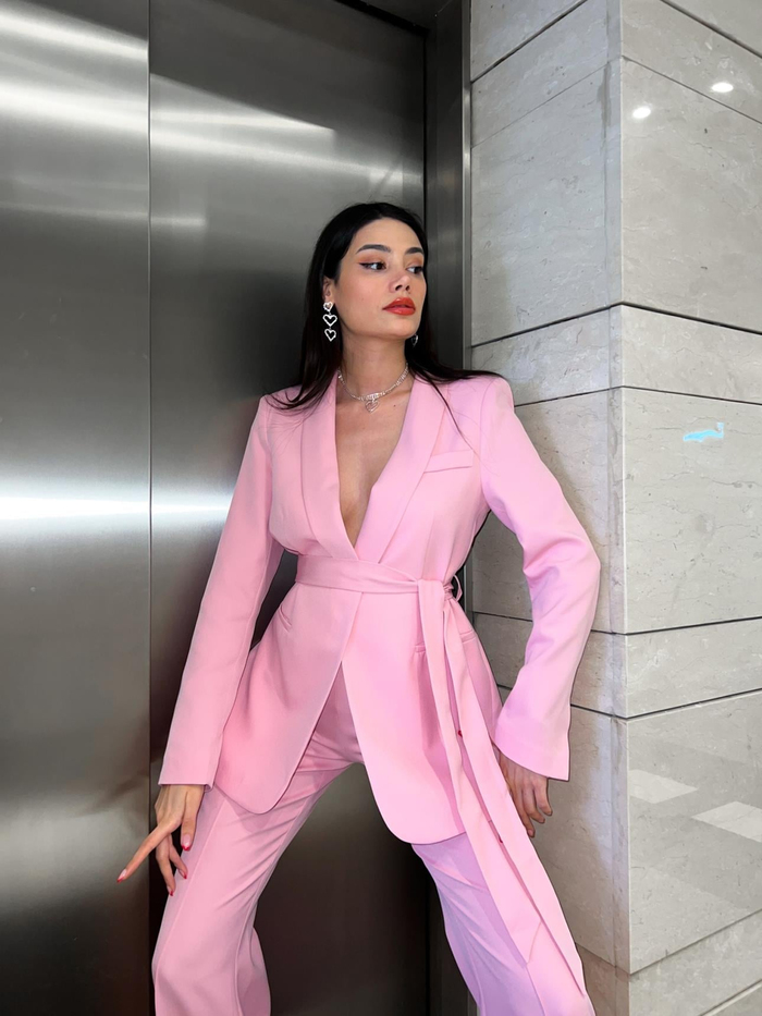 Toz Pembe Kuşaklı Ceket Pantolon Takım