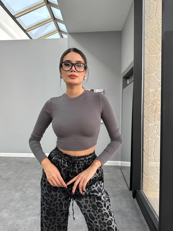 Uzun Kollu Basic Crop Top