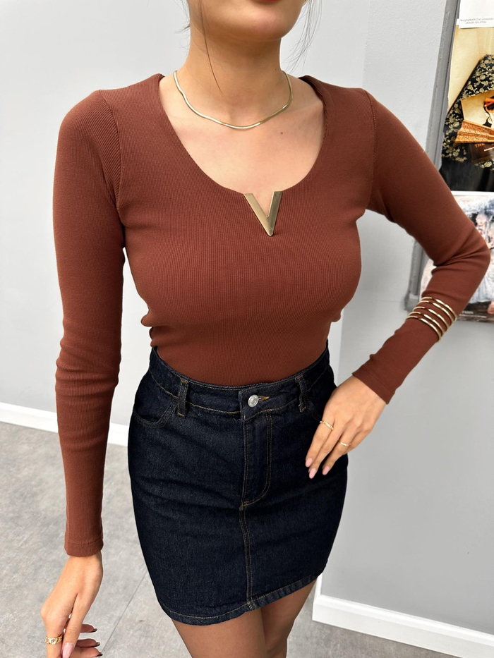 V Yaka Broşlu Fitilli Body