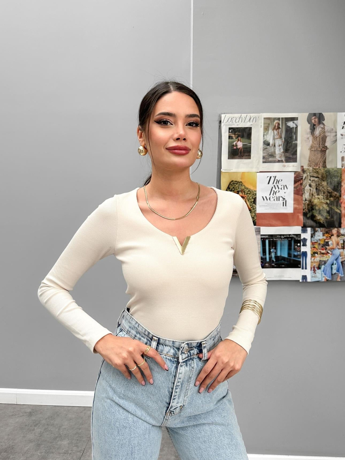 V Yaka Broşlu Fitilli Body