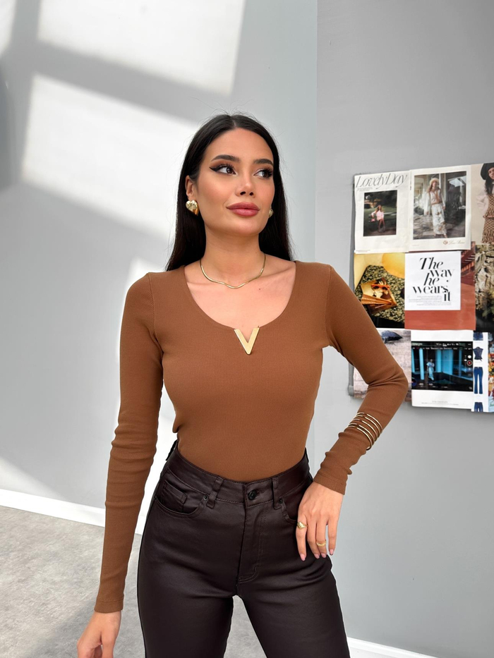 V Yaka Broşlu Fitilli Body