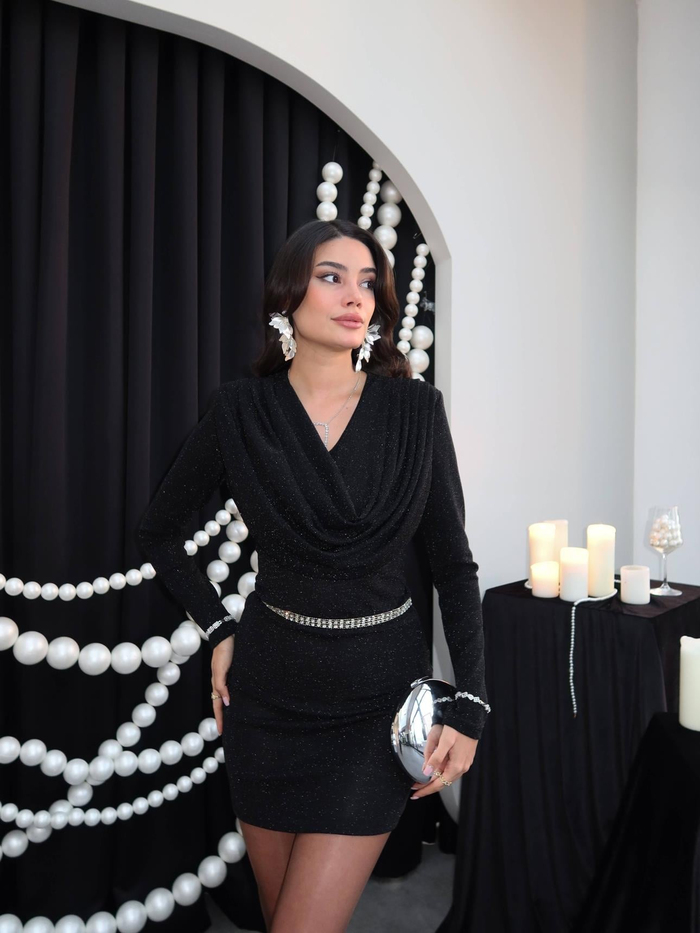 Vatkalı Degaje Yaka Simli Elbise