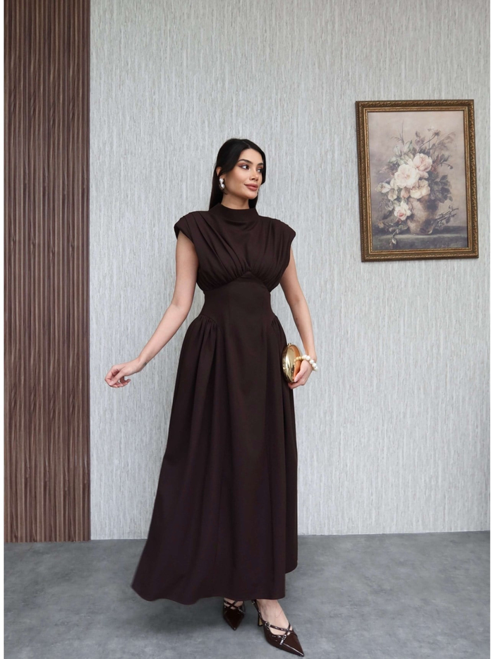 Vatkalı Sırt Bağlamalı Sıfır Kol Elbise