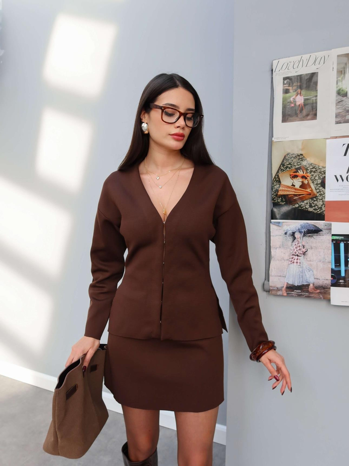 Vücuda Oturan Kalıplı Triko Ceket Etek Takım