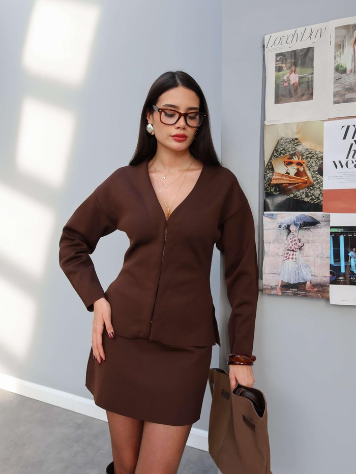 Vücuda Oturan Kalıplı Triko Ceket Etek Takım