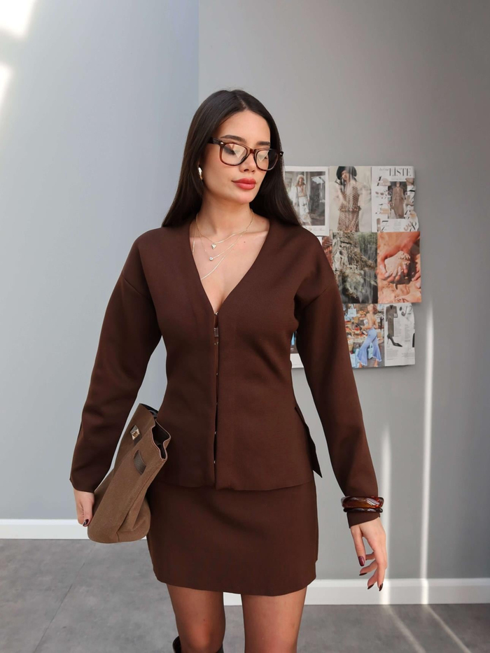 Vücuda Oturan Kalıplı Triko Ceket Etek Takım