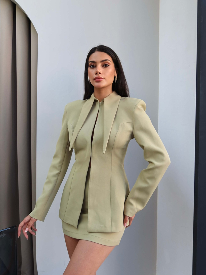 Yaka Fularlı Ceket Etek Takım