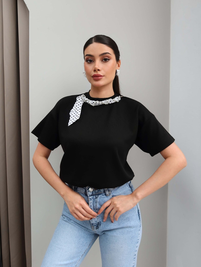 Yaka İnci Fularlı Modal Tshirt
