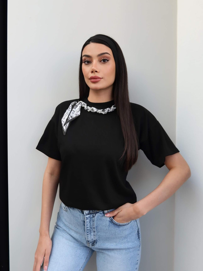 Yaka İnci Fularlı Modal Tshirt