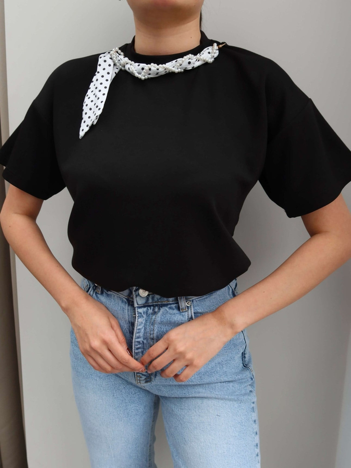 Yaka İnci Fularlı Modal Tshirt